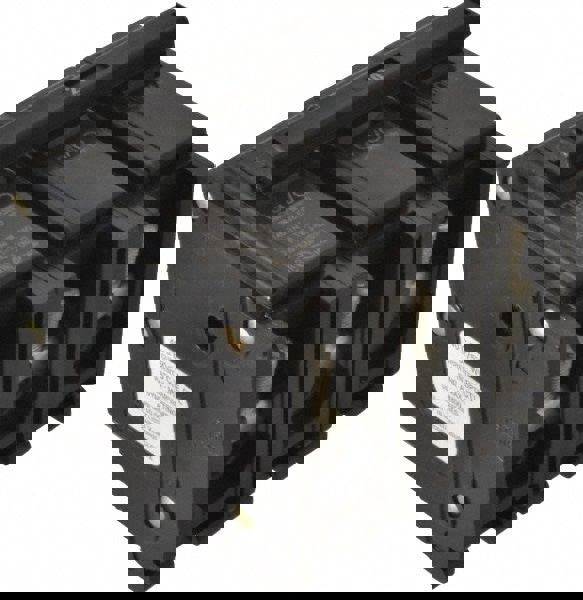 20 Amp, 240 VAC, 3 Pole, Plug In Type BR