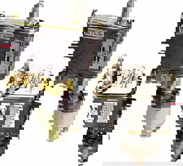 Sealed Piston Pressure Switch: 280 psi to 3000 psi, 1/4