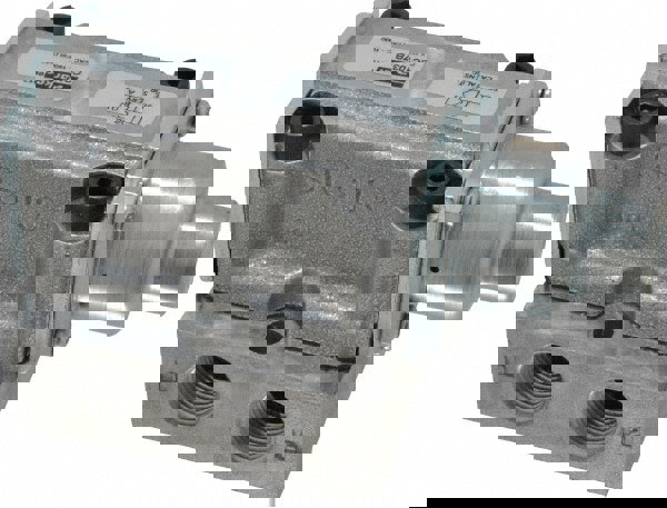 Mechanically Operated Valve: 4-Way & 2-Position, Air Pilot Actuator, 3/8