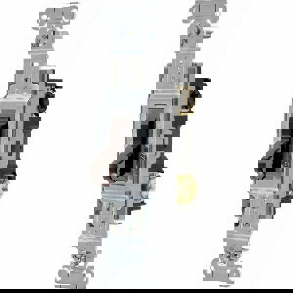 Toggle Switches; Switch Type: Medium Duty ; Switch Sequence: Off-On ; Contact Form: SPDT ; Actuator Type: Toggle ; Terminal Type: Screw ; Maximum Amperage at 125 Volts: 15