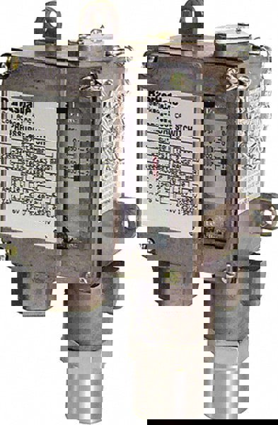 Sealed Piston Pressure Switch: 20 psi to 200 psi, 1/4