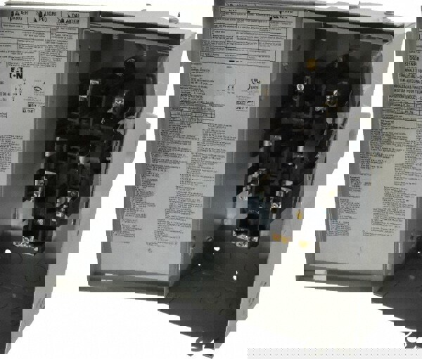 Safety Switch: NEMA 3R, 30 Amp, 240VAC, Fused