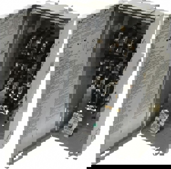 Safety Switch: NEMA 3R, 30 Amp, 240VAC, Fused