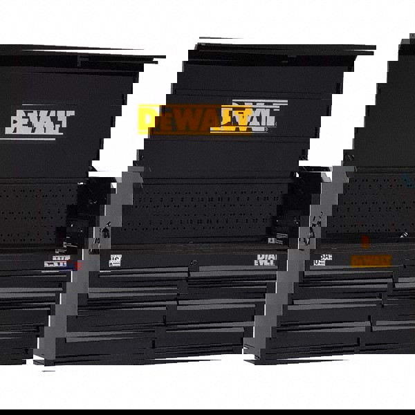 Tool Chest: 8 Drawers, 18