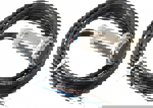 Inductive Proximity Sensor: Cylinder Shielded, 5 mm Detection Distance