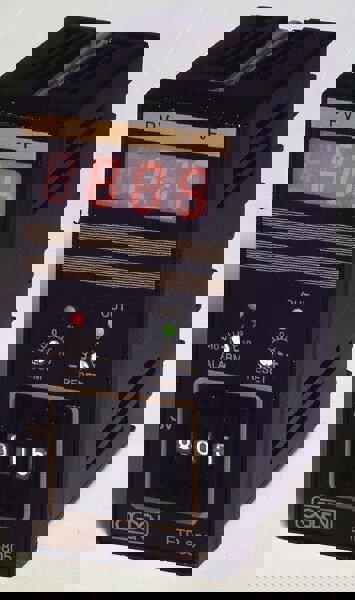 Digital Thermometer & Probe: 999 &deg; F