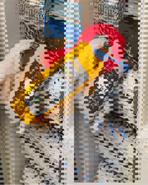 Leakage Clamp Meter: CAT III, 1.5748