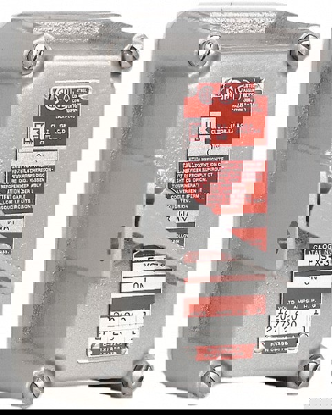 Tumbler Switches; Amperage: 20A ; Contact Form: SPDT ; Switch Sequence: On-None-On ; Voltage: 120V ac ; Body Material: Metal ; Standards Met: CSA File LR11714 Certified; UL Listed File E53360 &/or File E10501 File E80595