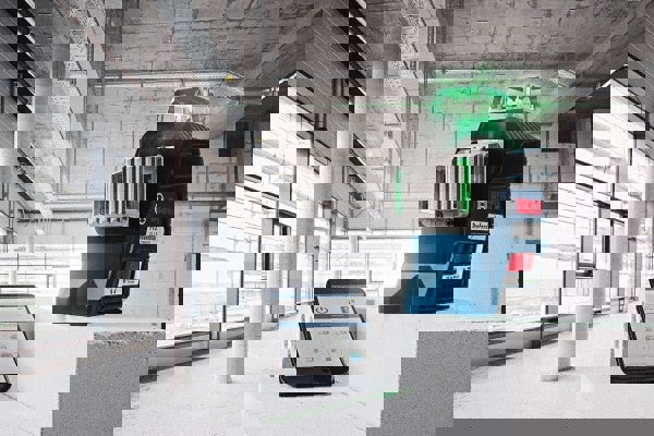 Self Leveling Line Laser Level: 3 Beams