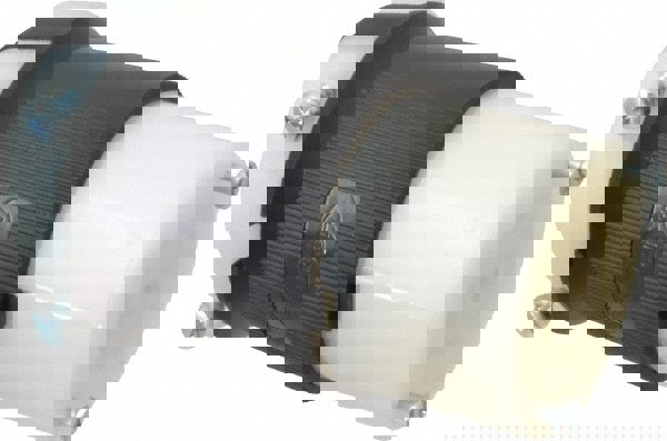 Locking Inlet: Connector, Industrial, L21-20R, 120 & 208V, Black & White