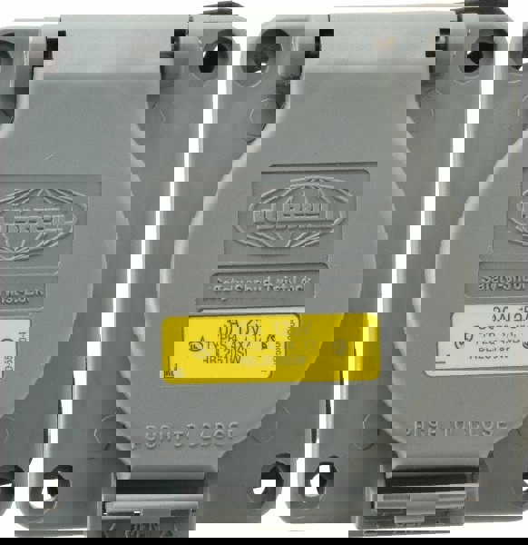 125 VAC, 30 Amp, L5-30R NEMA, Self Grounding Receptacle