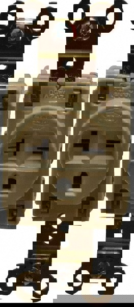 Straight Blade Single Receptacle: NEMA 6-20R, 20 Amps, Self-Grounding