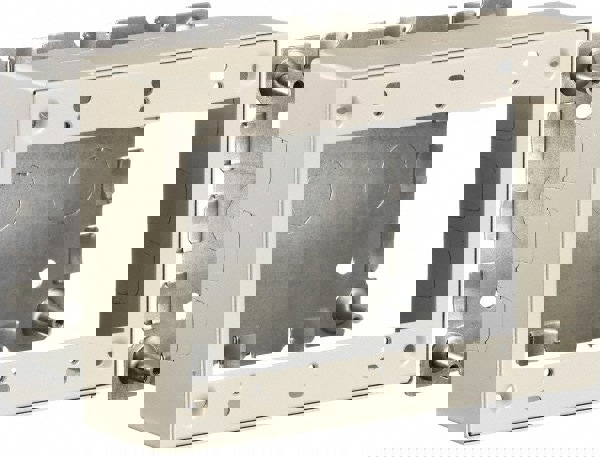 Raceway Fittings & Accessories; Accessory Type: Raceway Box ; Overall Length: 6.45 ; Overall Width: 2 ; Overall Height: 4.54in ; Number Of Gangs: 3; 3 ; For Use With: HBL500 Series Raceways; HBL700 Series Raceways; HBL750 Series Raceways