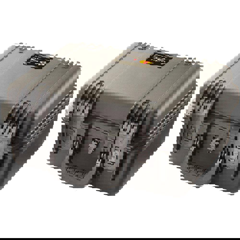 Clamshell Hard Case: Layered Foam, 11-13/32