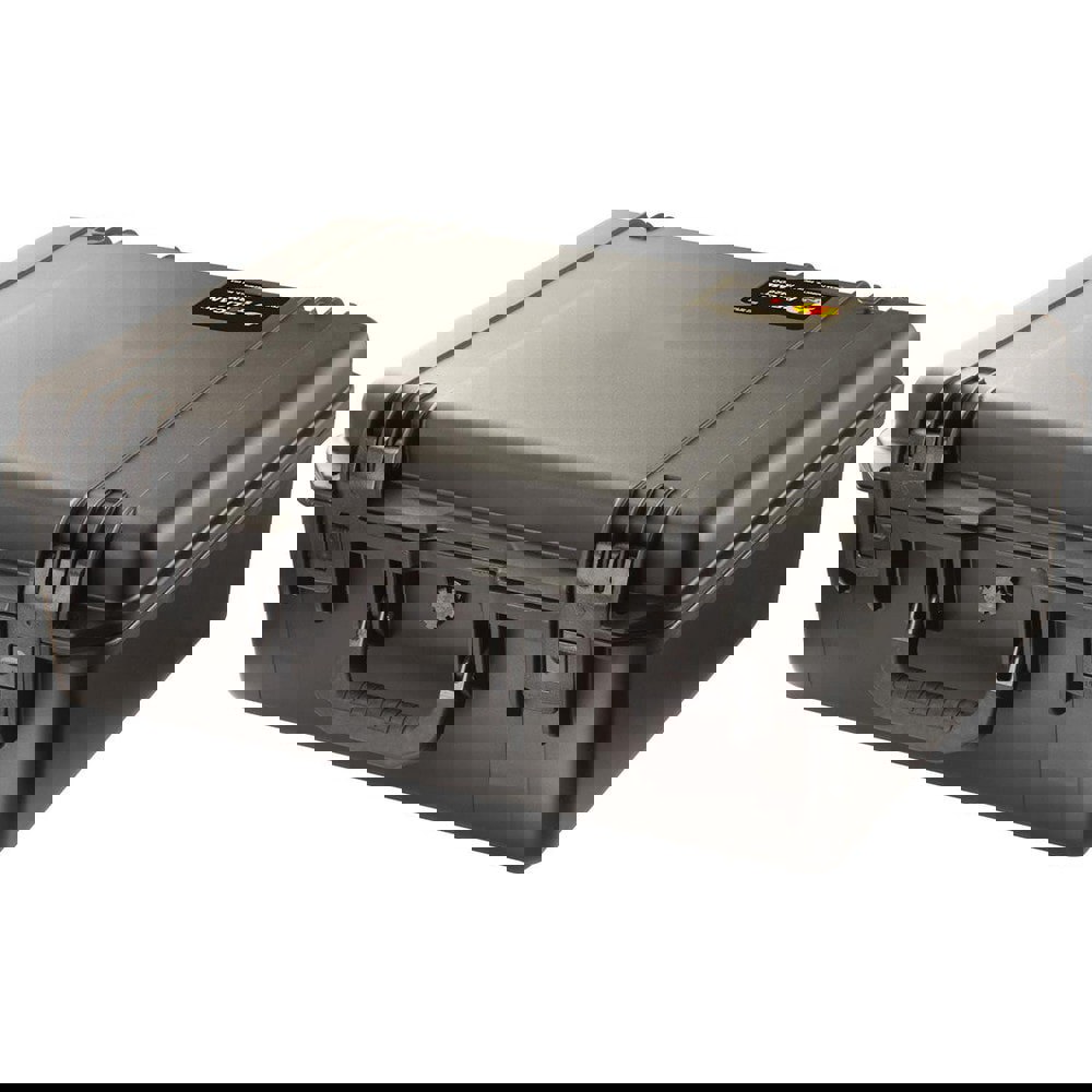 Clamshell Hard Case: 16