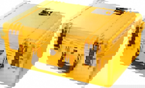 Clamshell Hard Case: 16