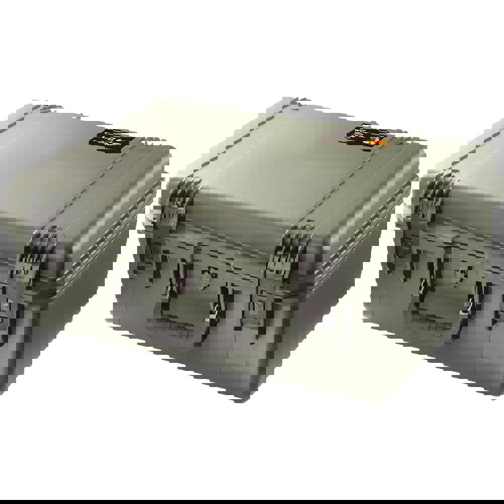 Clamshell Hard Case: 16