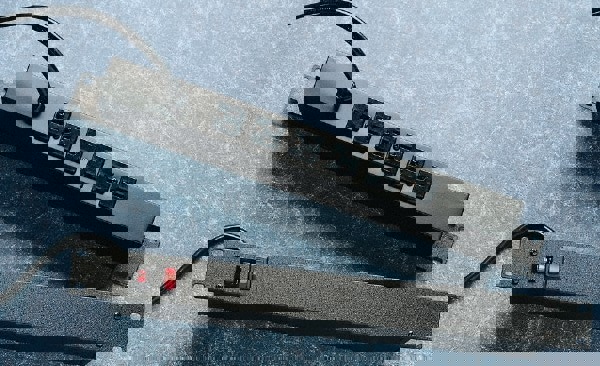 6 Outlets, 120 Volts, 15 Amps, 15' Cord, Power Outlet Strip