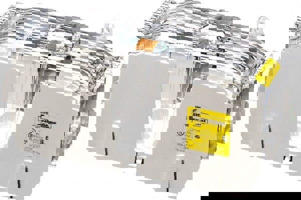 Fuse Blocks; Number of Poles: 1 ; Voltage: 600 VAC ; Wire Termination Type: Box Lug ; Compatible Fuse Class: J ; Block Width (mm): 67 ; Standards Met: CSA 47235 - 6225-01 Certified; cULus E14853 IZLT & IZLT7; UL Listed