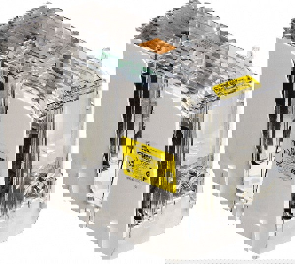 Fuse Blocks; Number of Poles: 1 ; Voltage: 600 VAC ; Wire Termination Type: Box Lug ; Compatible Fuse Class: J ; Block Width (mm): 121 ; Standards Met: CSA 47235 - 6225-01 Certified; UL Listed; cULus E14853 IZLT & IZLT7