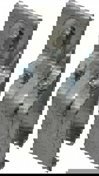 300 Lb Capacity, Galvanized, Single Splice Box Rail Bracket