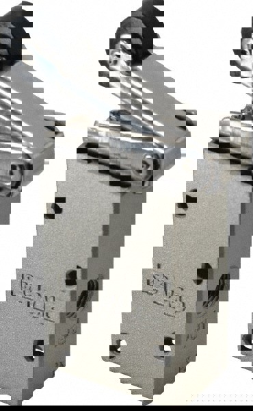 Mechanically Operated Valve: Roller Lever, Roller Lever Actuator, 1/8