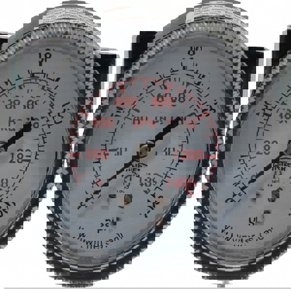 Pressure Gauge: 2-1/2