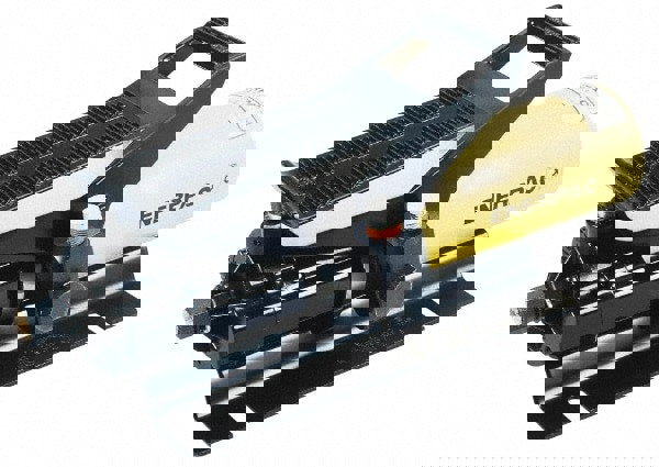 Air-Hydraulic Pump: 10,000 psi