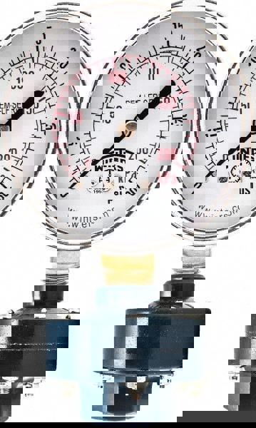 Pressure Gauge: 2-1/2