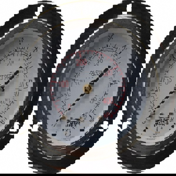 Pressure Gauge: 2-1/2