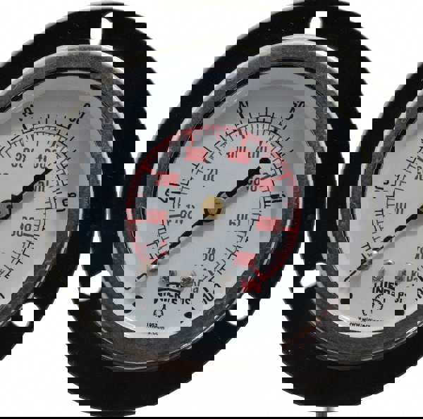 Pressure Gauge: 2-1/2