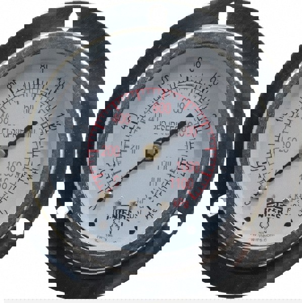 Pressure Gauge: 2-1/2