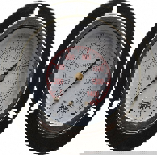 Pressure Gauge: 2-1/2