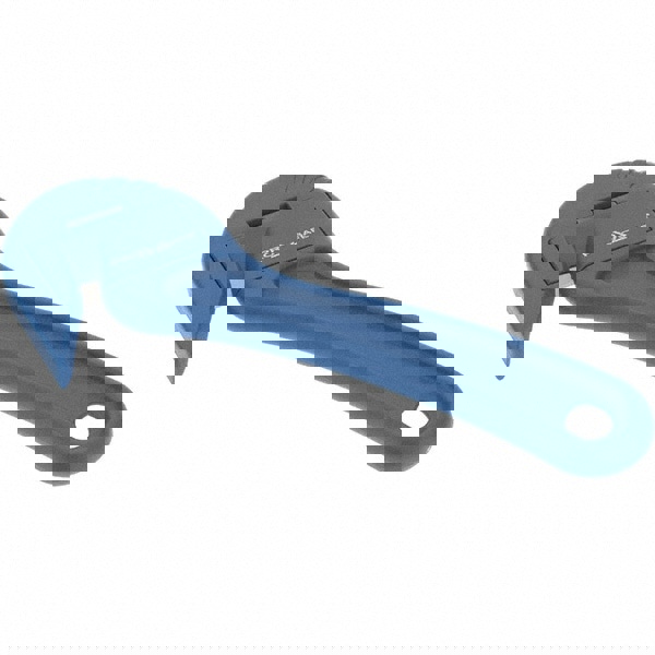 Utility Knife: Recessed & Hook Blade