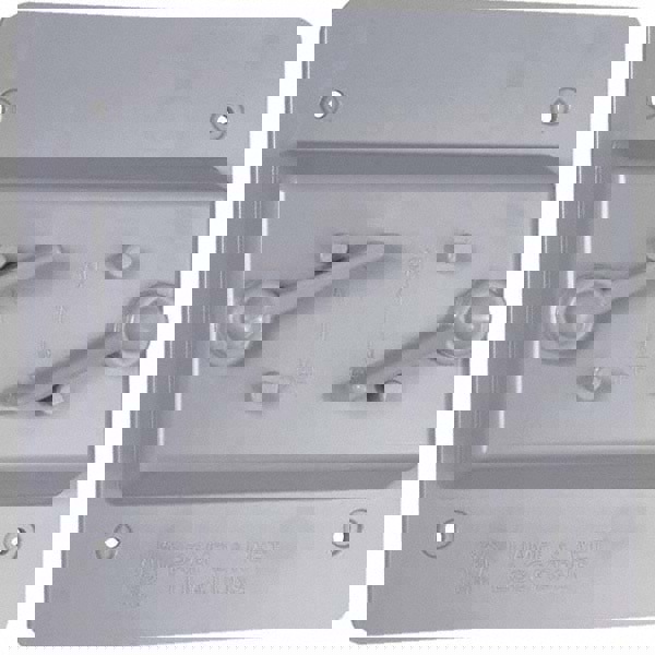 Weatherproof Box Covers; Electrical Box Shape: Rectangle; Number Of Outlets: 2; Resistance Features: Non-Corrosive; Housing Material: Polycarbonate; Finish: Powder Coat Finish; Overall Length: 2 in; Recommended Environment: Wet Location; Overall Width: 4.