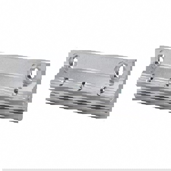 Air Cylinder Center Support Bracket: 1