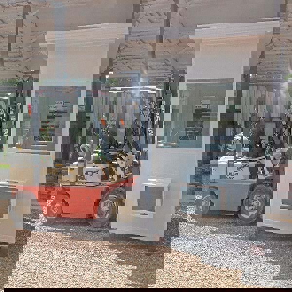 Prefab Structure: 4 x 8' Floor, 4 Walls