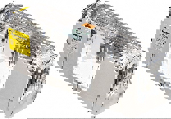 Fuse Blocks; Number of Poles: 1 ; Voltage: 600 VAC ; Wire Termination Type: Box Lug ; Compatible Fuse Class: R ; Block Width (mm): 67 ; Standards Met: CSA 47235 - 6225-01 Certified; cULus E14853 IZLT & IZLT7; UL Listed