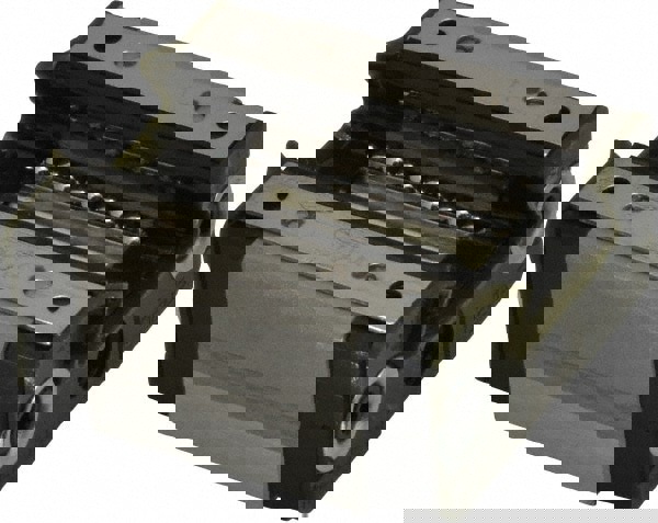 47.3mm L x 42mm W x 22mm H, 32mm Lateral Hole Spcg, Horizontal Mount Radial SR Block