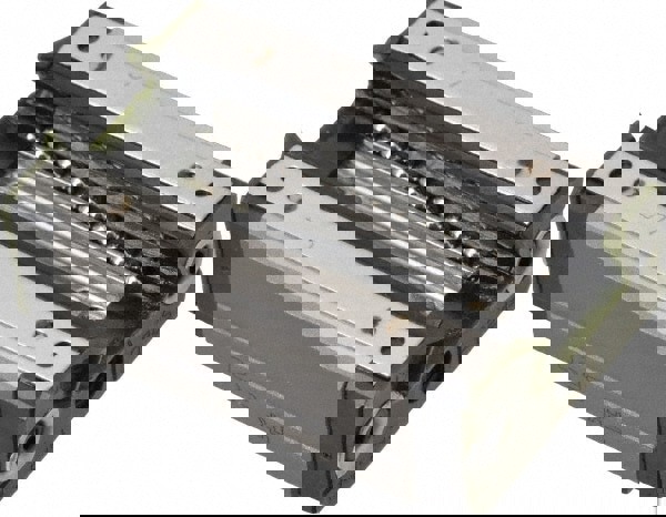 66.2mm L x 42mm W x 22mm H, 32mm Transverse Hole Spcg, 32mm Lateral Hole Spcg, Horizontal Mount Radial SR Block