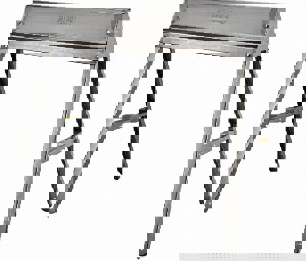 Folding Sawhorse: 23-3/4