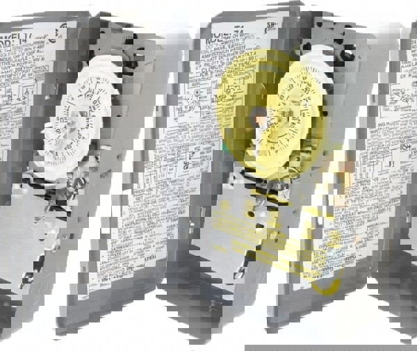 24 hr Indoor Analog Electromechanical Timer Switch