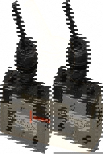 Mechanically Operated Valve: 3-Way & 2-Position, Toggle Lever Actuator, 1/8