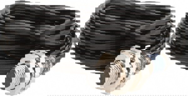 Inductive Proximity Sensor: Cylinder, 2.5 mm Detection Distance