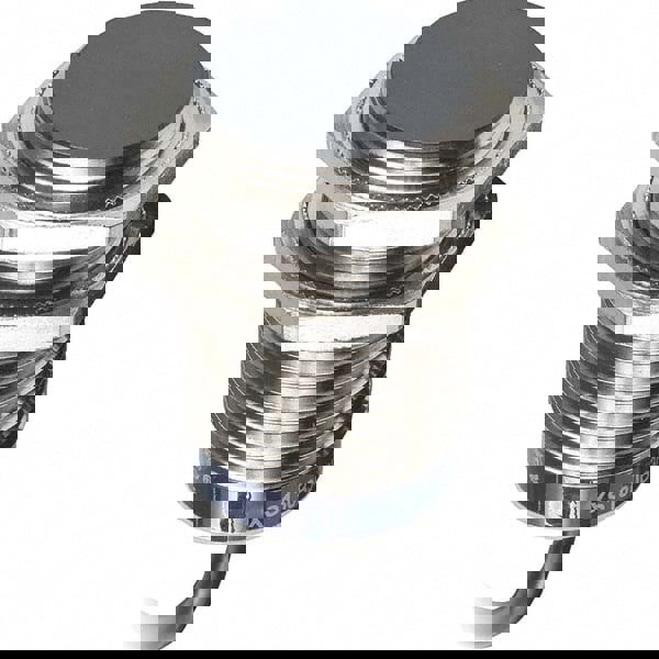 Inductive Proximity Sensor: Cylinder, 10 mm Detection Distance