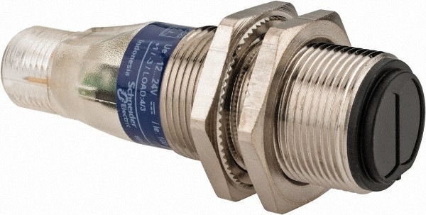 4 Pin M12 Connector, 4 Nominal Distance, Shock and Vibration Resistant, Retroreflective Photoelectric Sensor